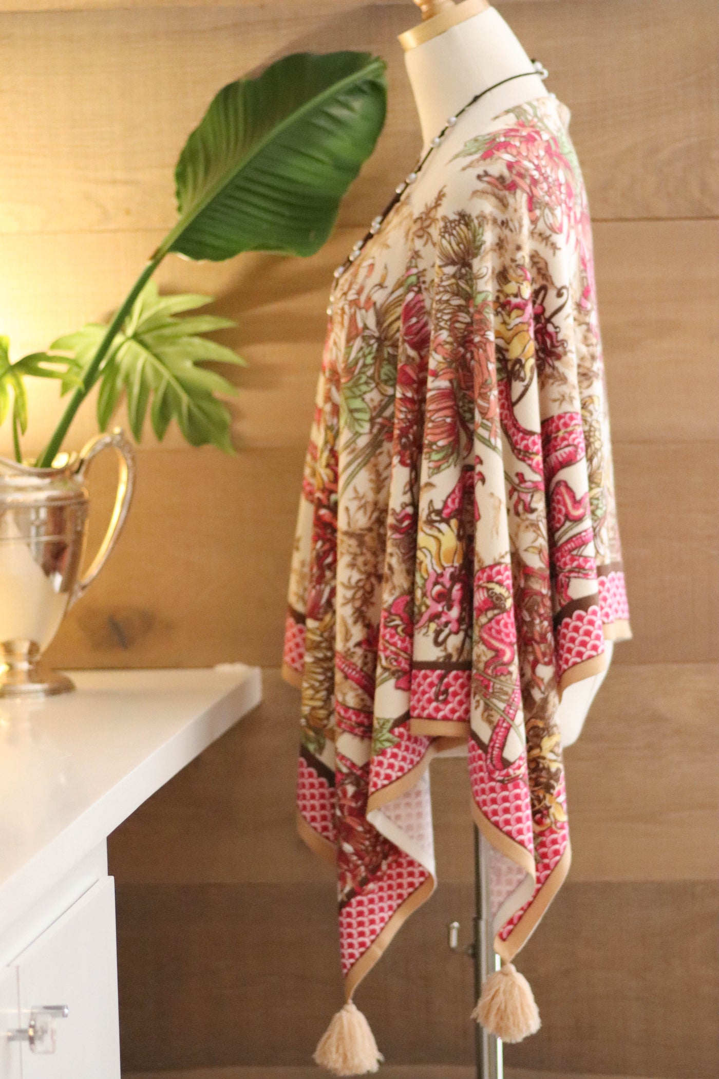 Shawl Dragon Pink Ivory